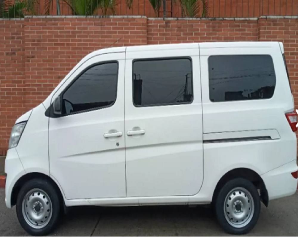 Se vende Microbús Changan M201 2016 manual a gasolina con A/C